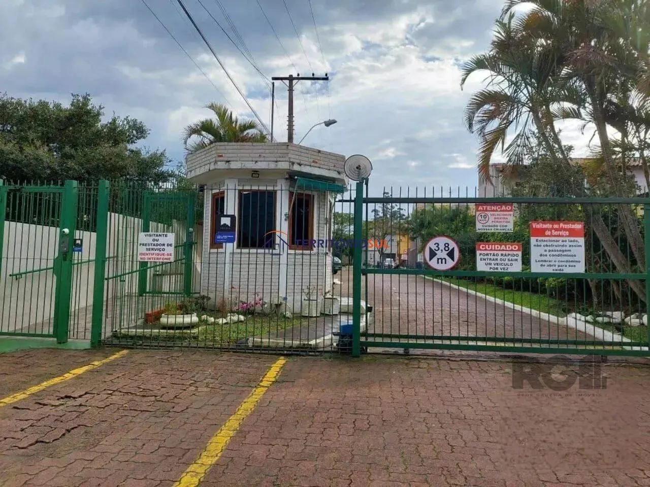 Terreno em condominio no bairro Guaruja