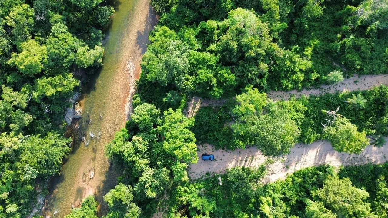 Vendo Chácara beira de rio, estrada pra chapada