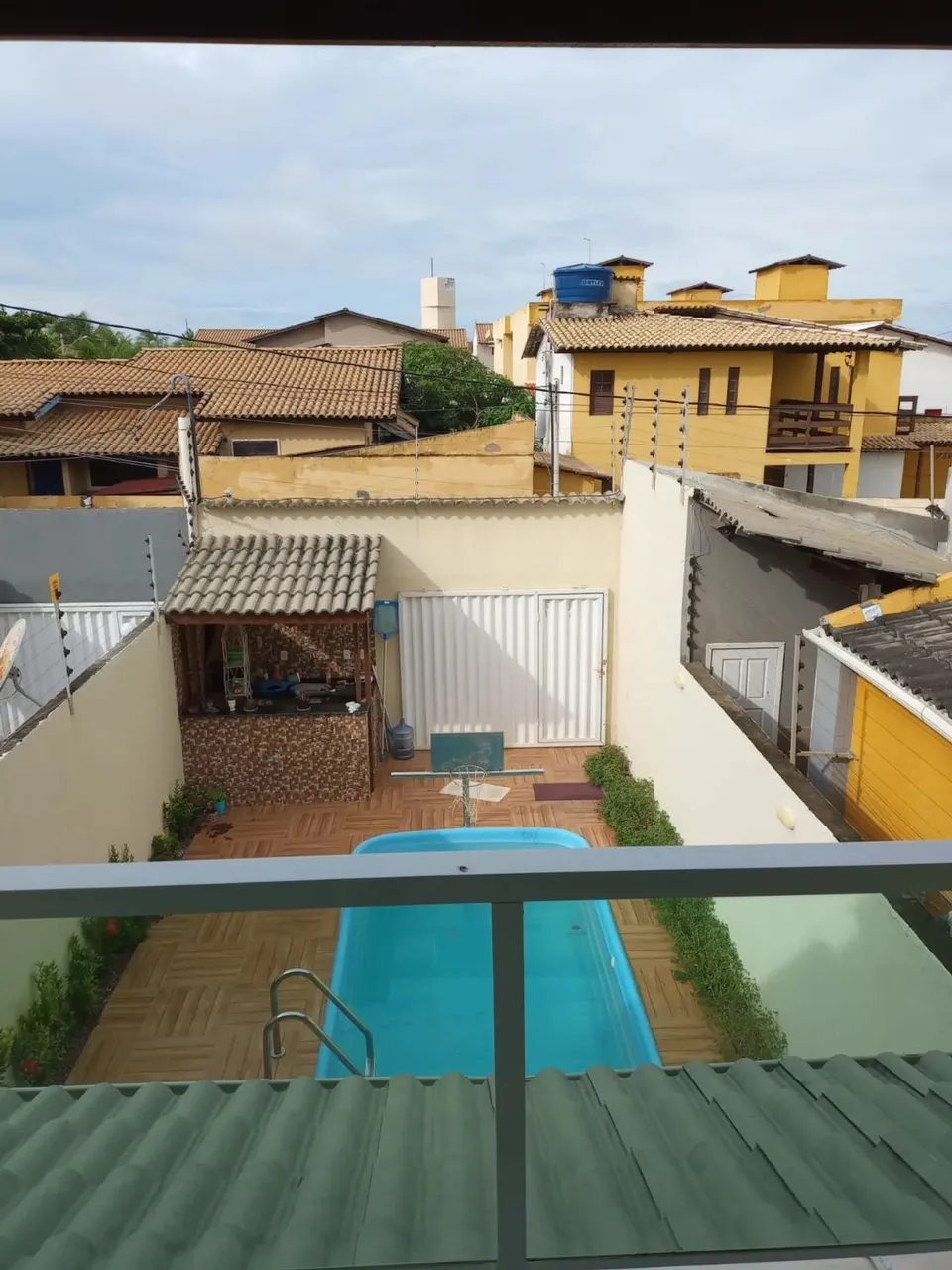 ALUGA CASA TEMPORADA MOBILIADA DE 3/4 EM JAUÁ.