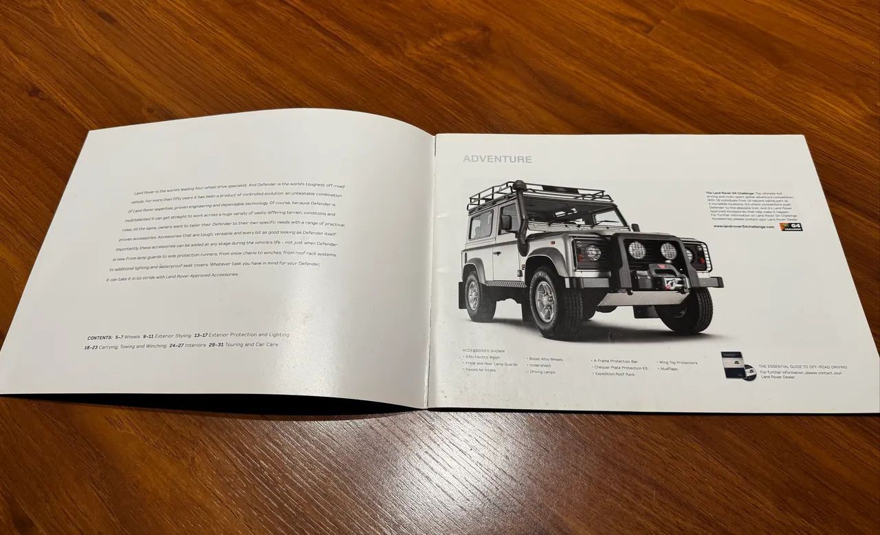 LIVRO ORIGINAL LANDO ROVER DEFENDER 90 e 110 ACESSÓRIOS RARIDADE - Foto 2