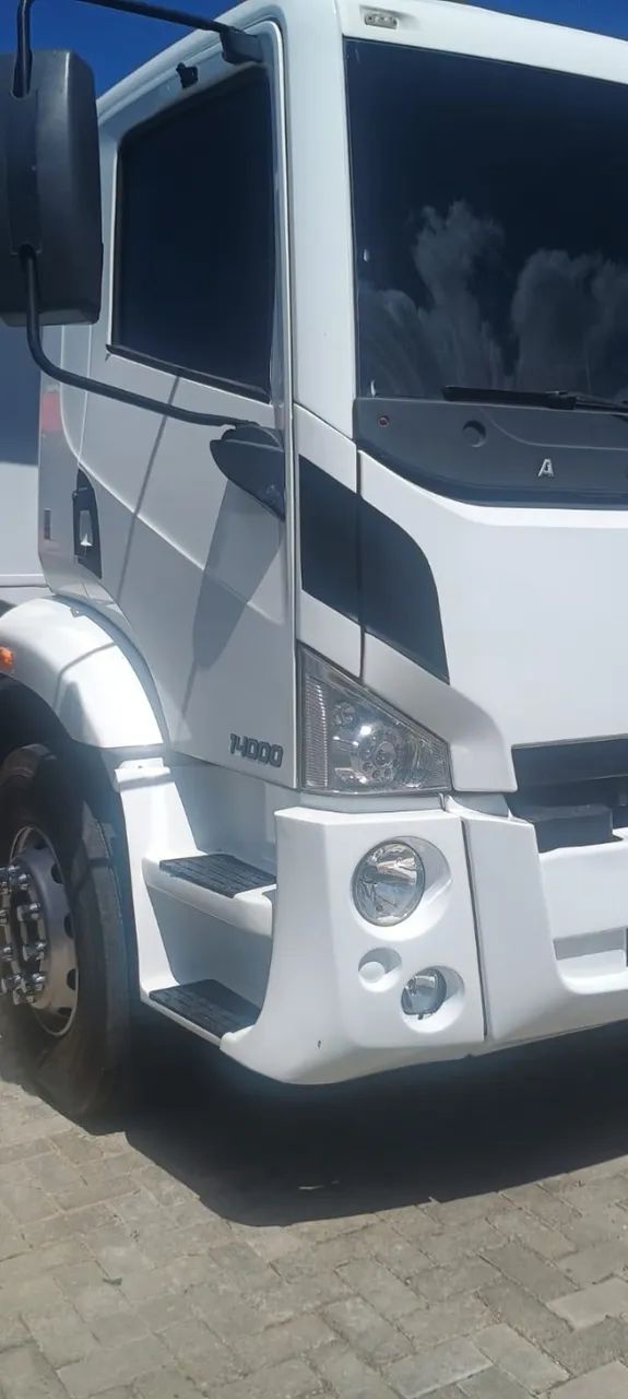 caminhão toco caçamba categoria especial com reduzida e cabine de fibra muito boa 