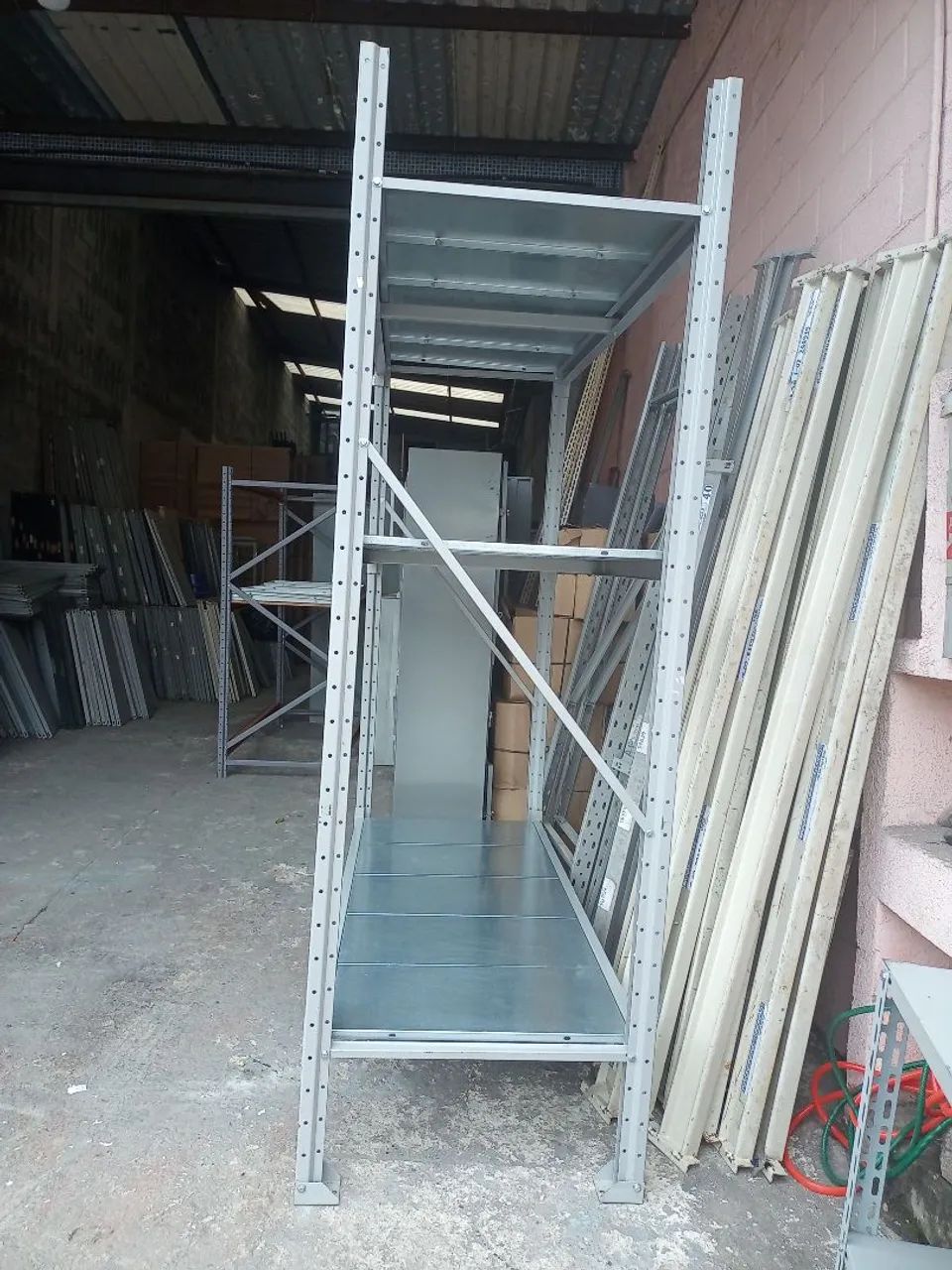 Mini porta Pallet com plano metálico zincado com 03 níveis 2.50 x 1.80x 80 usado - Foto 2
