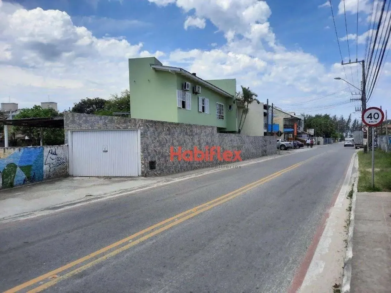 Imóvel à venda, com 4 apartamentos, à 200 metros da praia. Campeche, Florianópolis/SC.