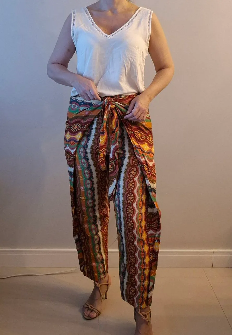 Calça Farm pantalona estampada