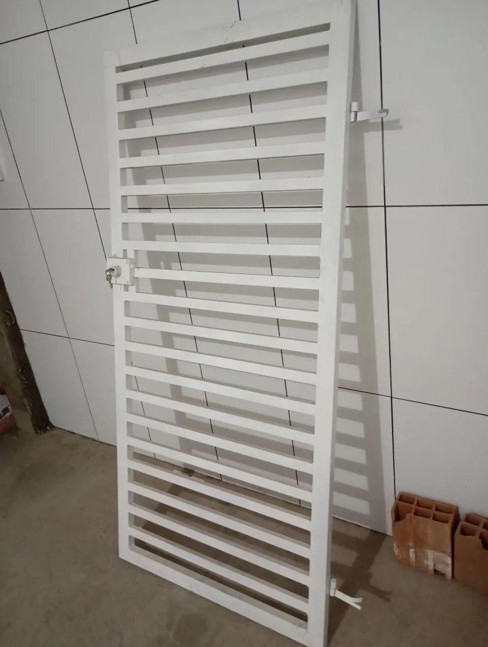 White Carbon Steel Gate64640376102018122