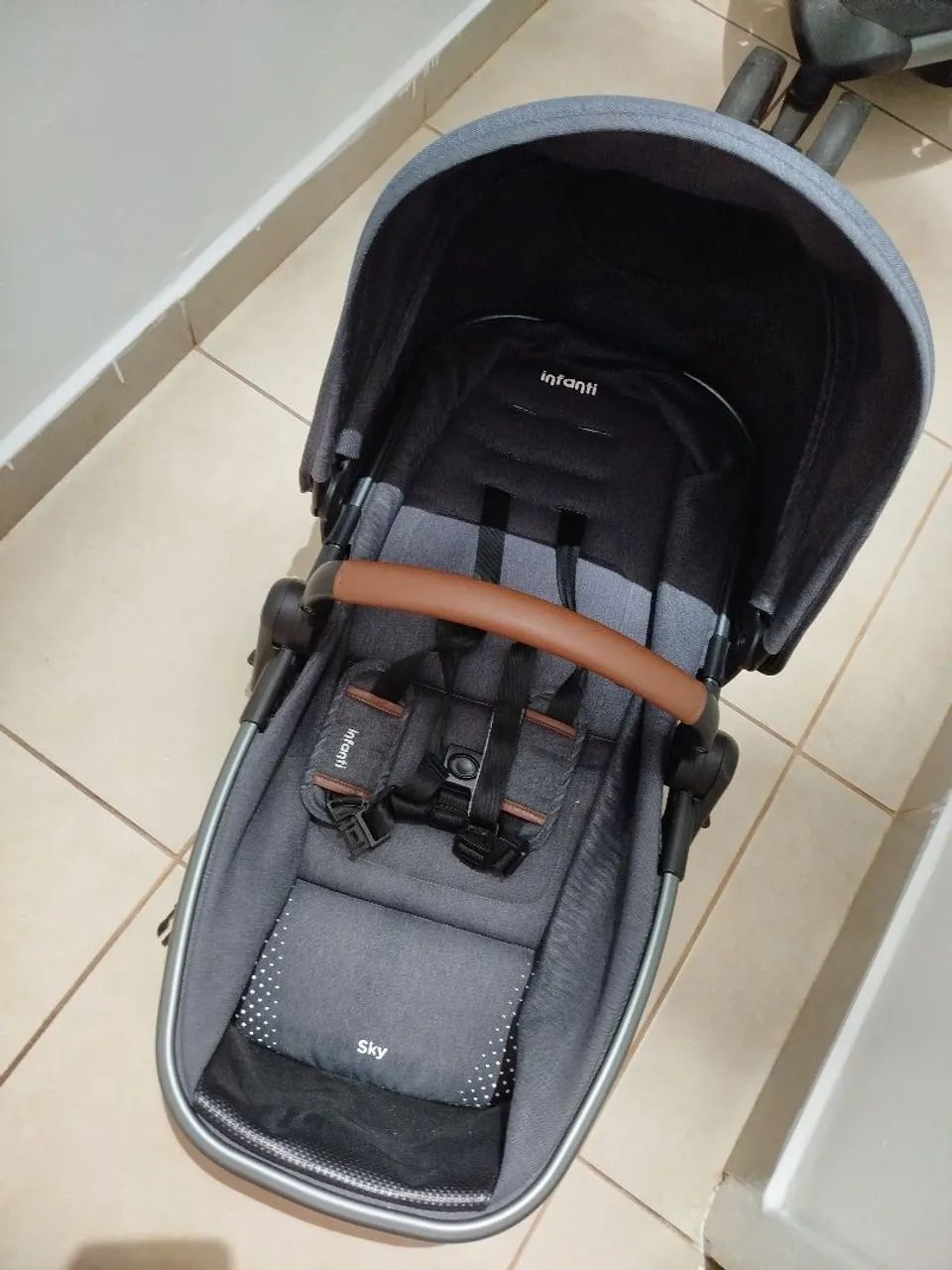 Carrinho de Bebê Infanti Sky - Foto 2