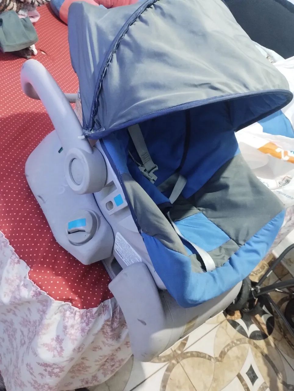 Bebê conforto+ carrinho de passeio