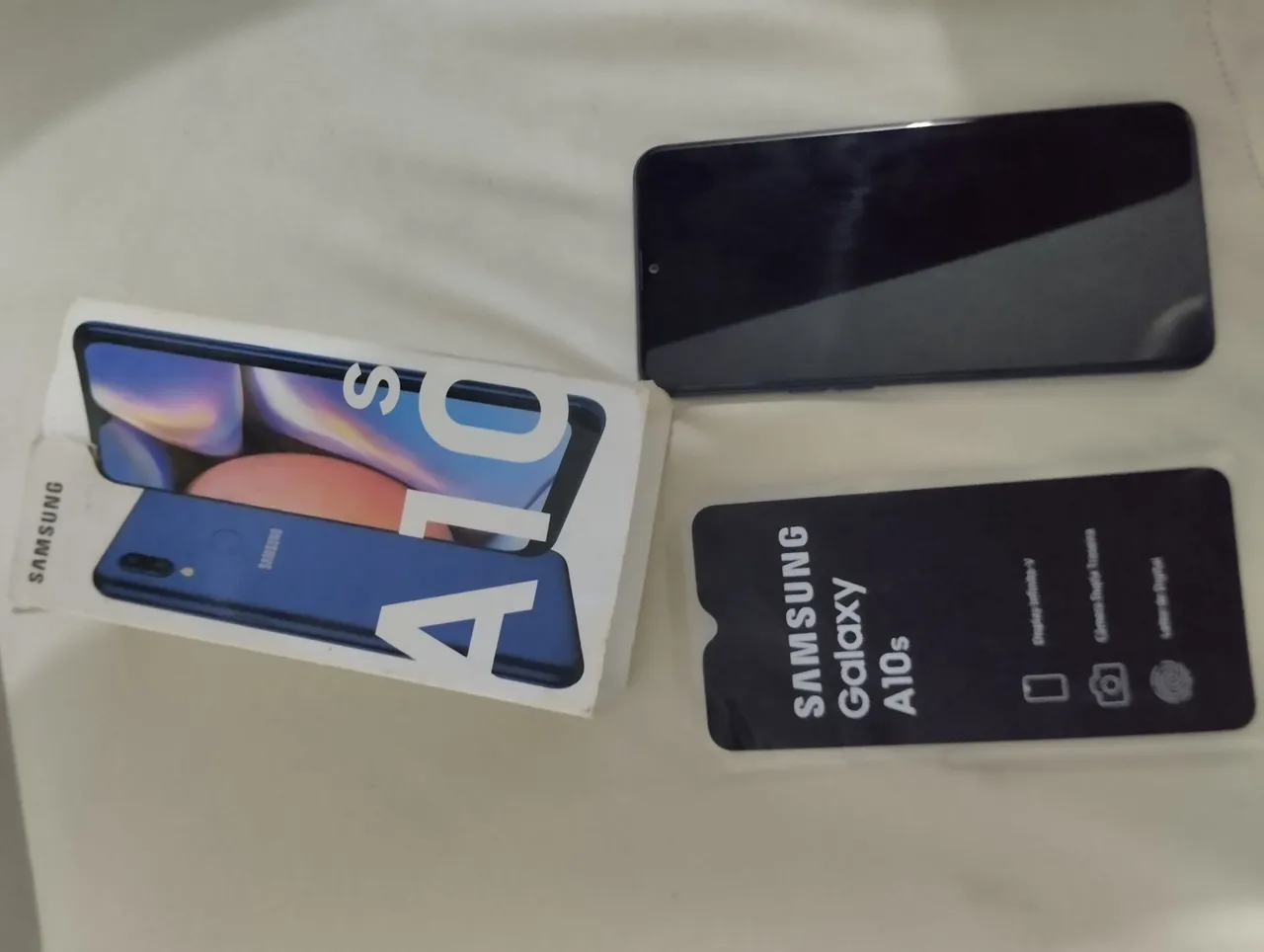 Vendo celular em perfeito estado. Aceito cartão. Acompanha carregador.