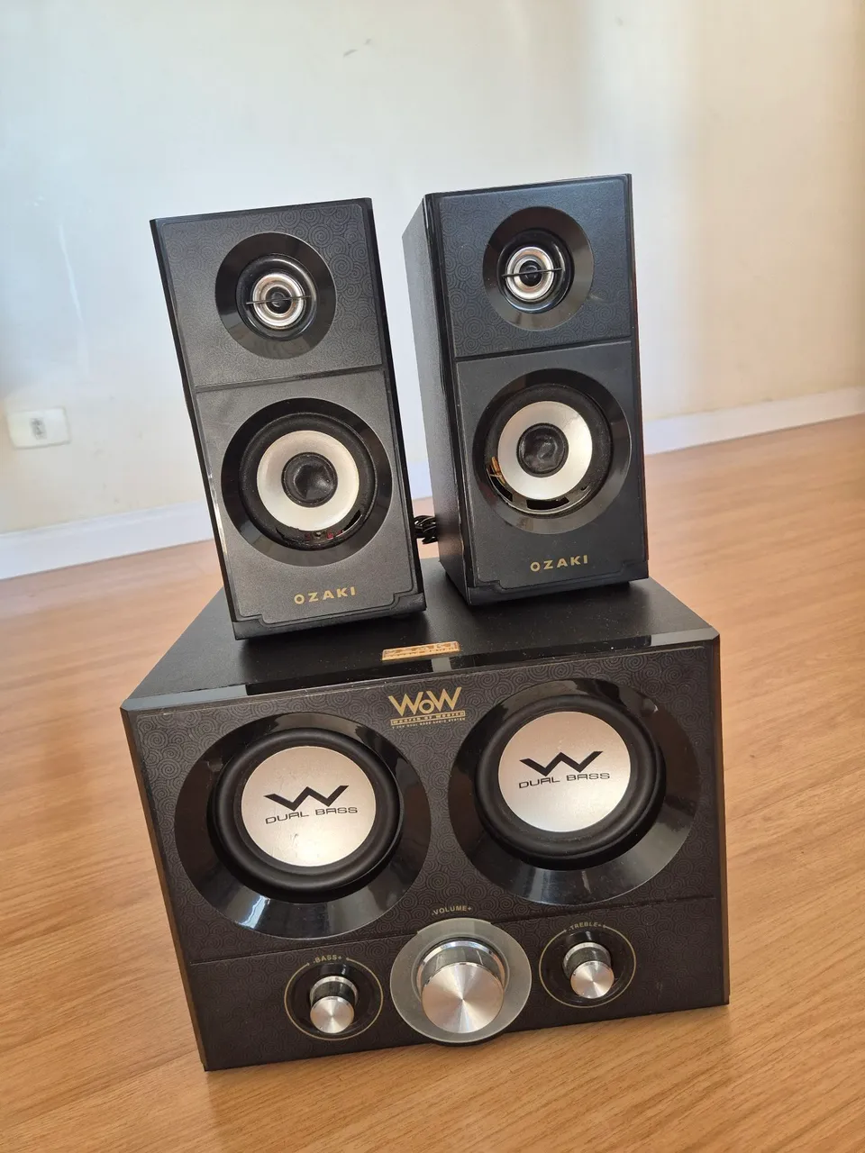 Sistema de Som 2.1 Ozaki e WoW Dual bass