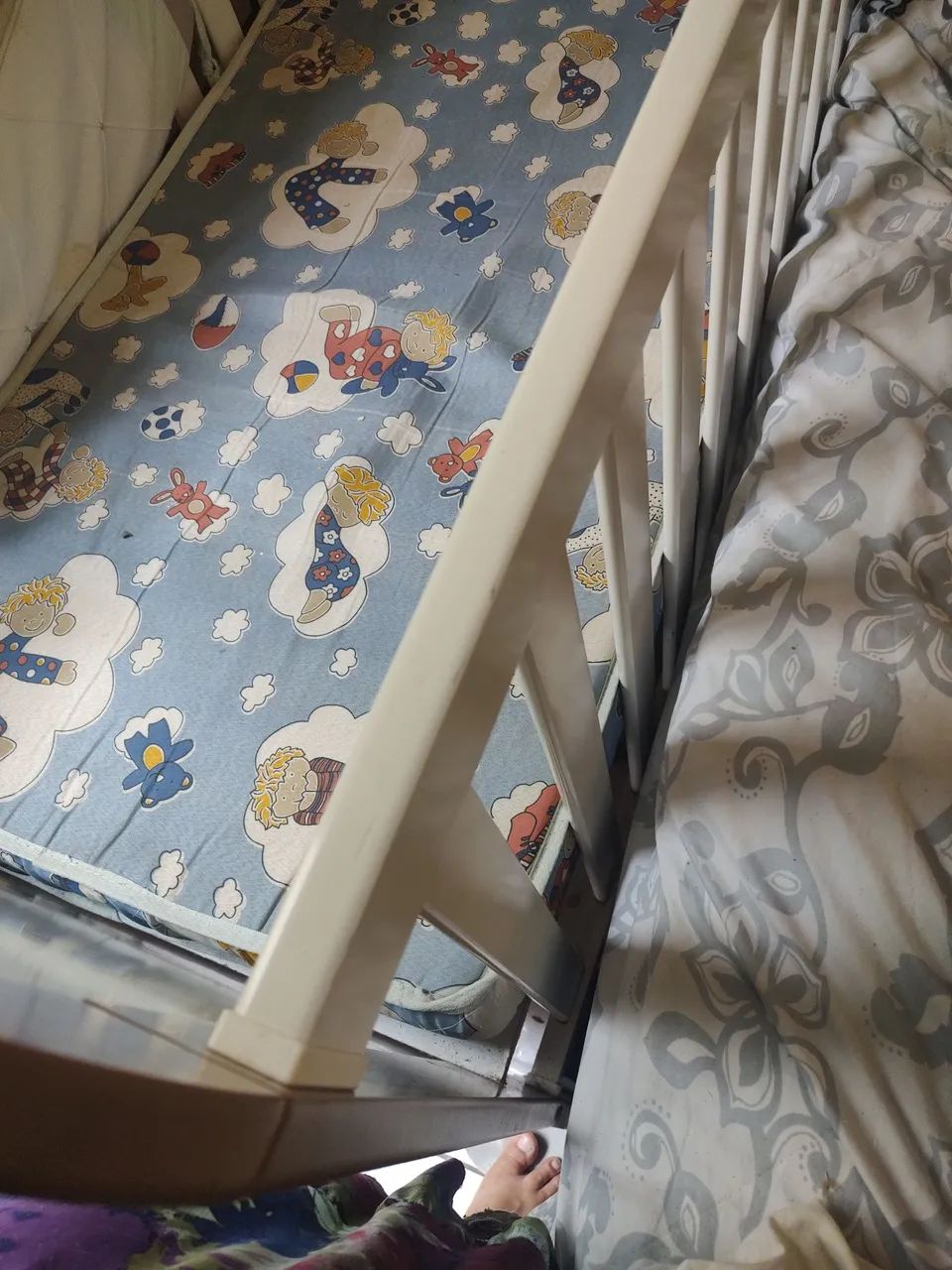 Berço Infantil Branco com Detalhes Amadeirados - Foto 2