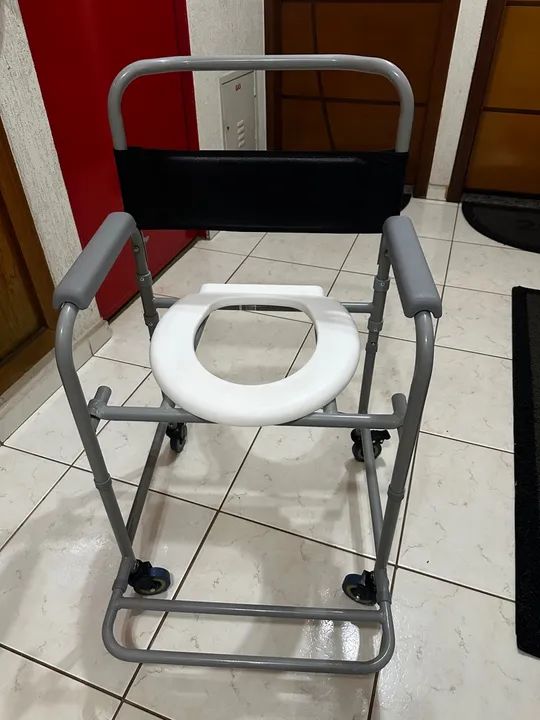 Cadeira de banho com rodas Nova na Caixa