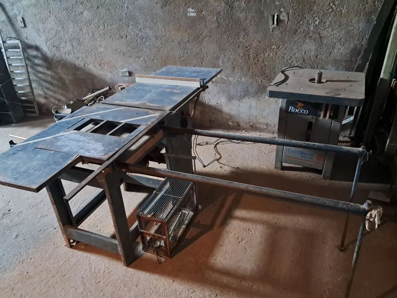 Serra circular motor 3cv 110/220 em otimo estado.