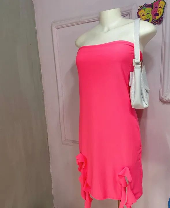 Vestido rosa sem alças pink neon