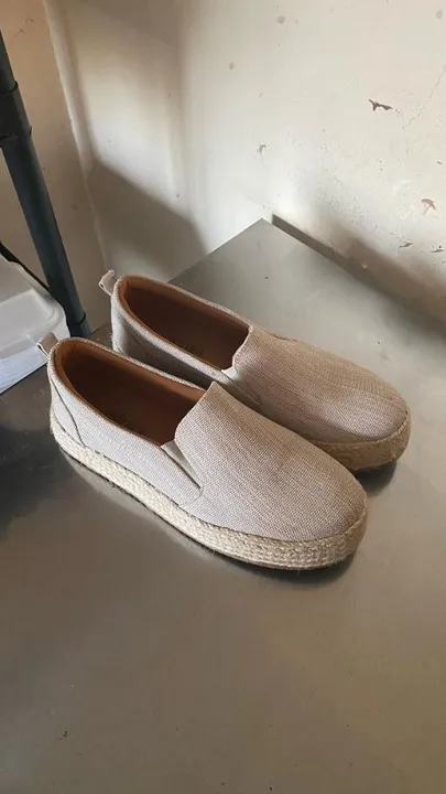 Par de Sapatos Casual Bege, Santa Lola
