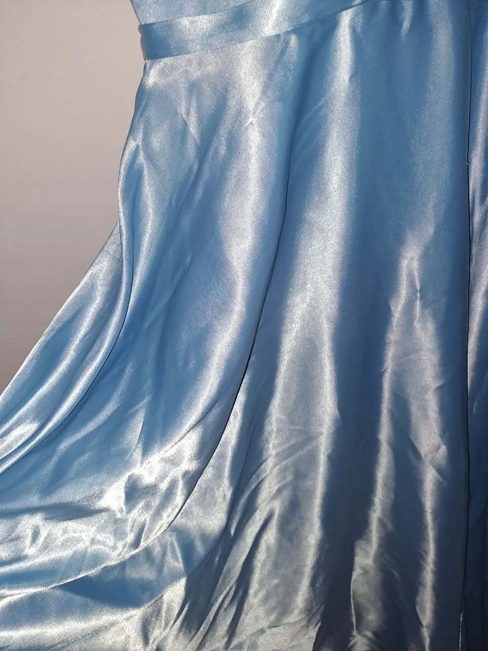 Vestido longo de seda azul claro