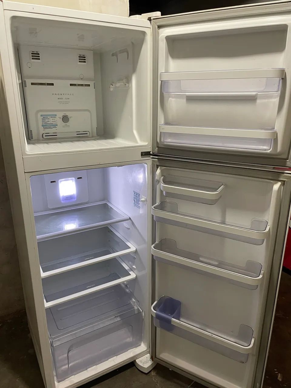 Geladeira Electrolux frost free com entrega  - Foto 3