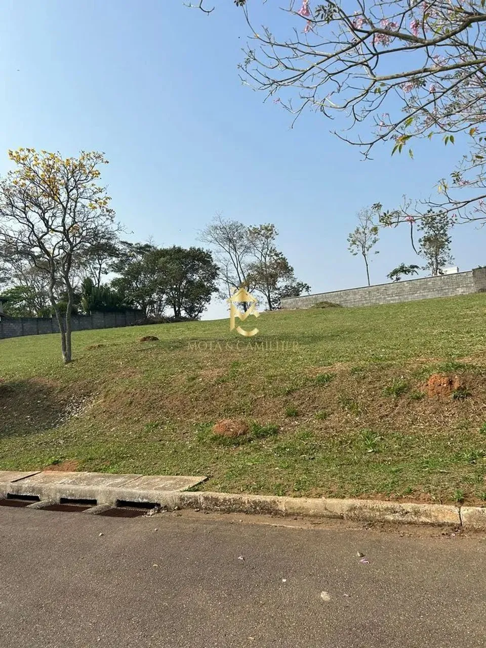 Terreno em condomínio fechado