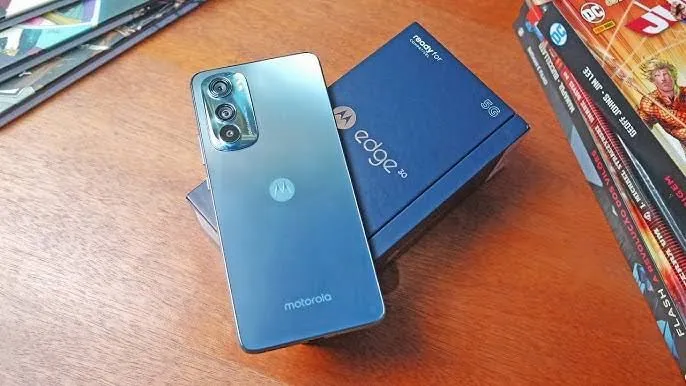 Moto Edge 30 5G Semi Novo com 1 ano de uso Exelente