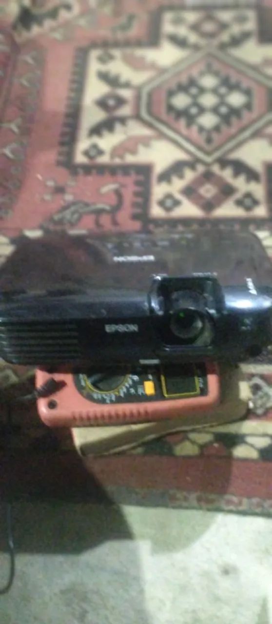 Projetor Epson s8 com 2.500 lumens