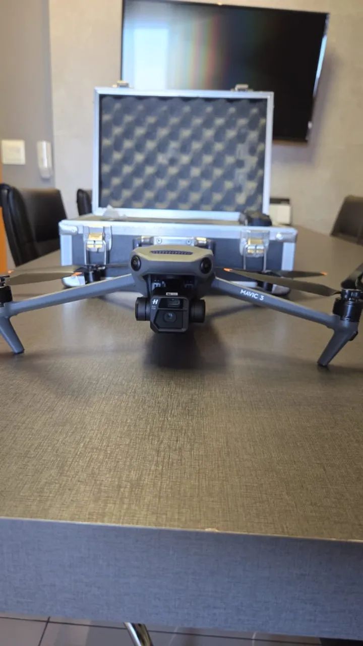 Drone dji mavic 3 com case e 2 baterias - Foto 2