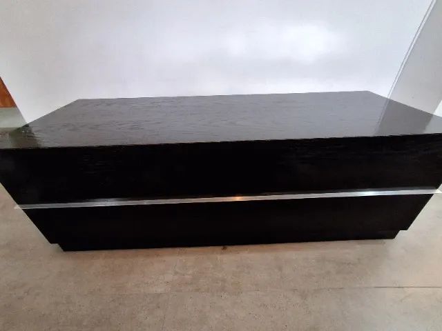 Rack moderno de madeira maciça e vidro - Foto 5