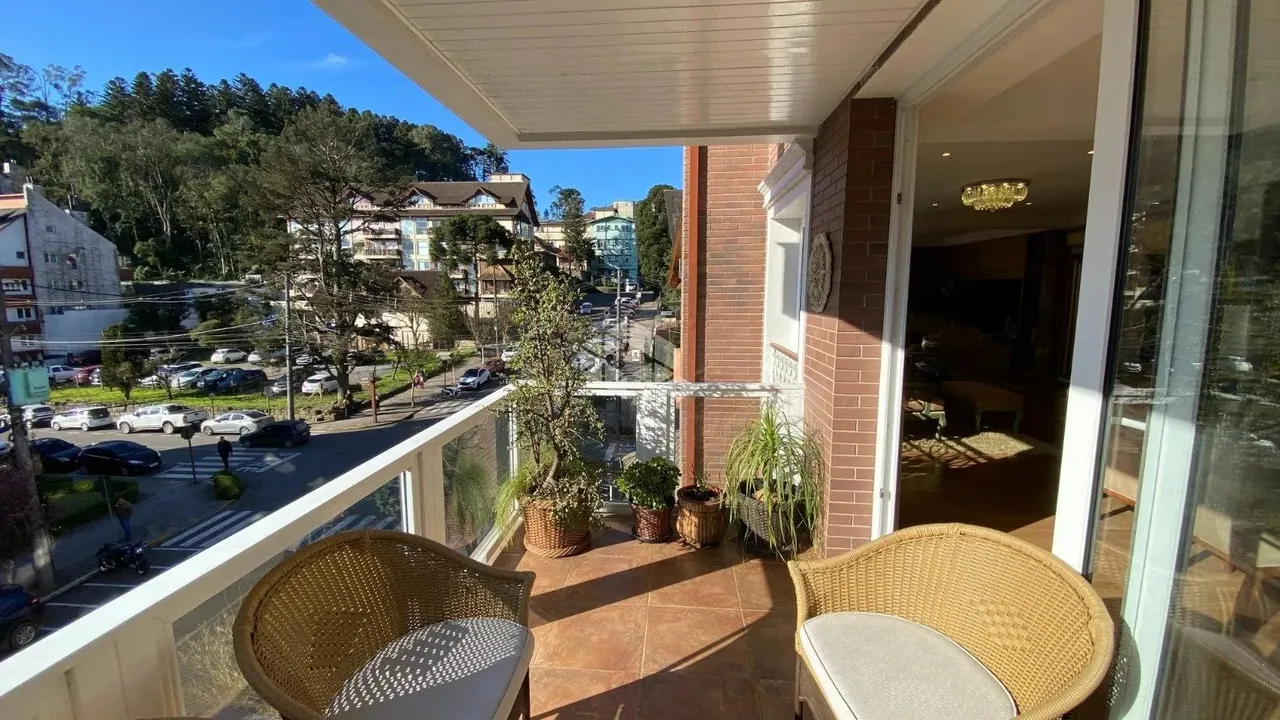 Apartamento 4 dormitórios/suítes, 215m², 3 vagas, a 50 metros da Rua Coberta de Gramado