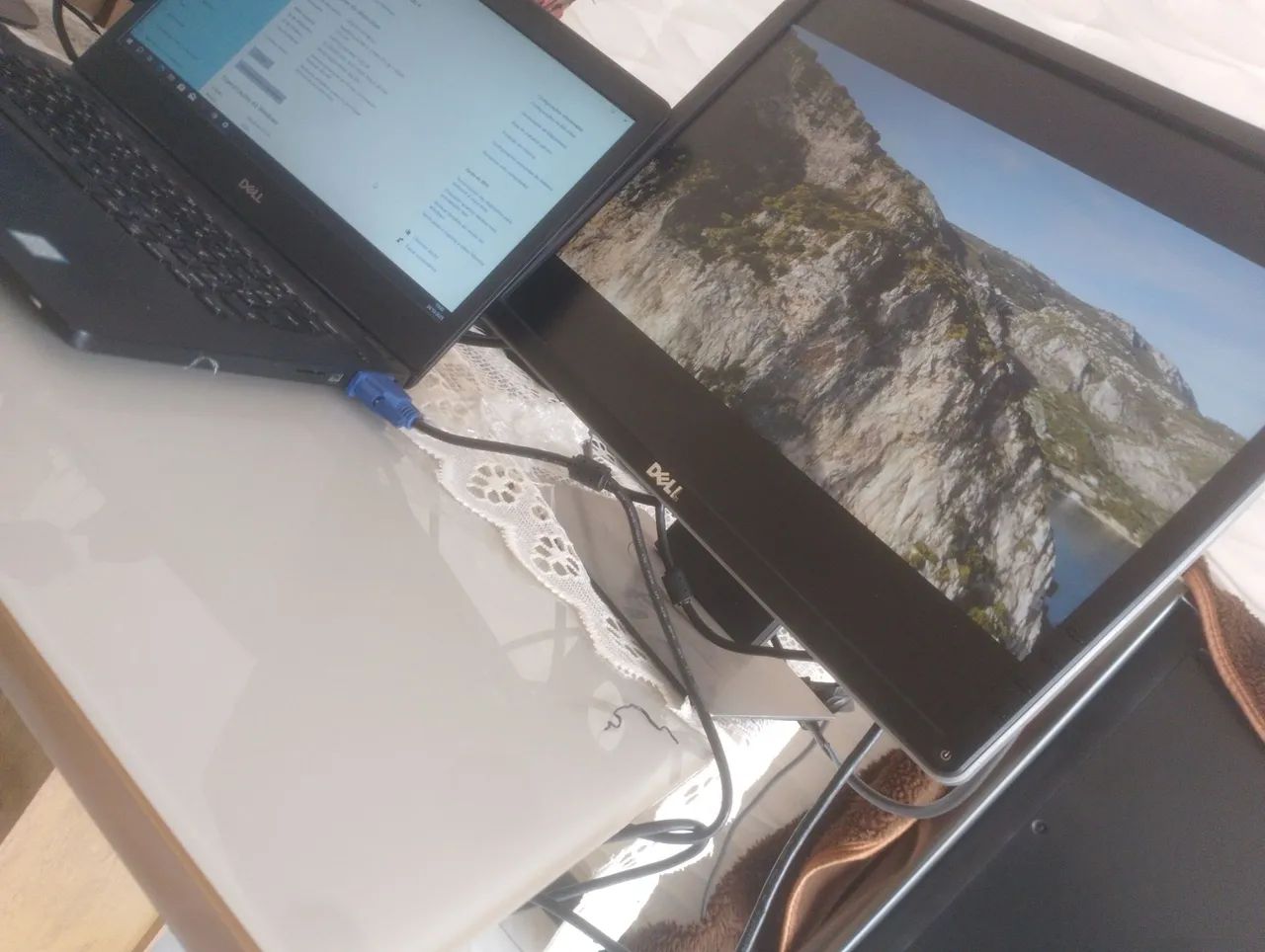 notebook Dell com dois monitores  extendidos para melhorar seu desempenho no trabalho - Foto 5