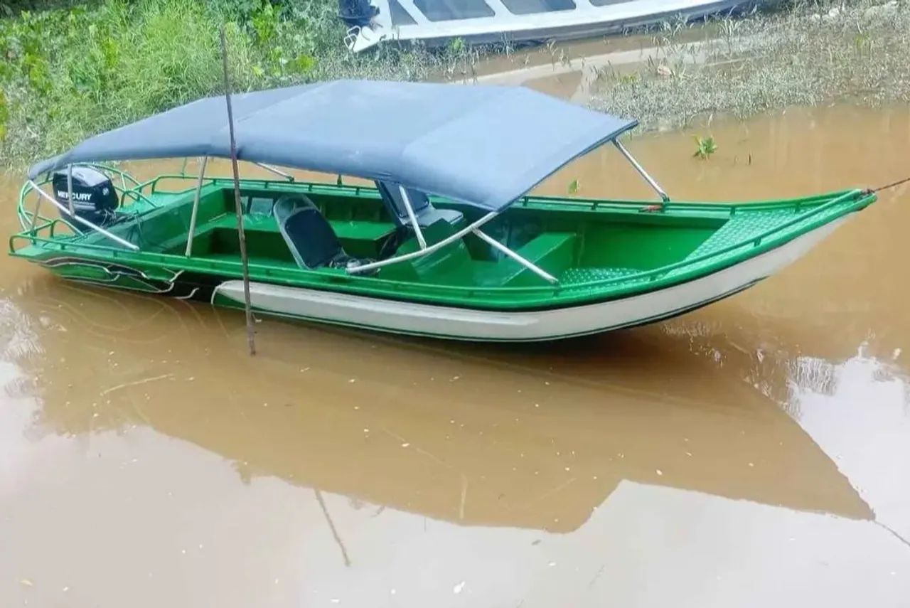 Vendo voadeira com motor 60hp