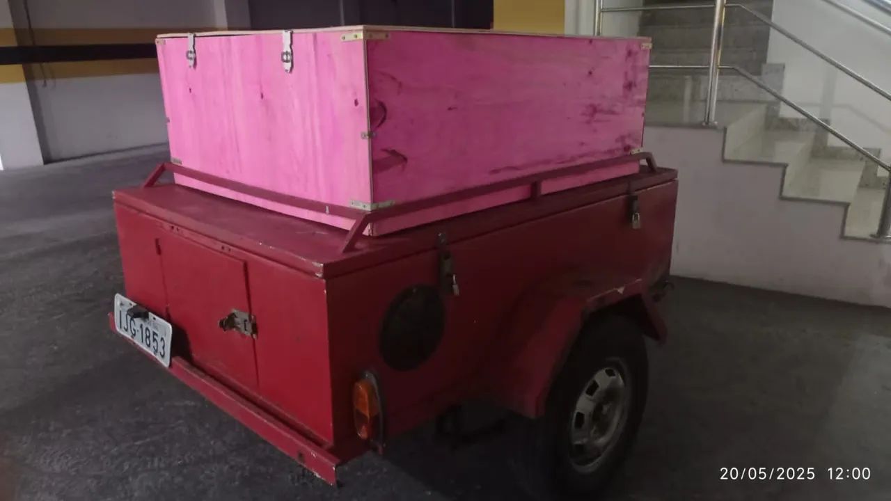 Carretinha baú com caixa acessória 