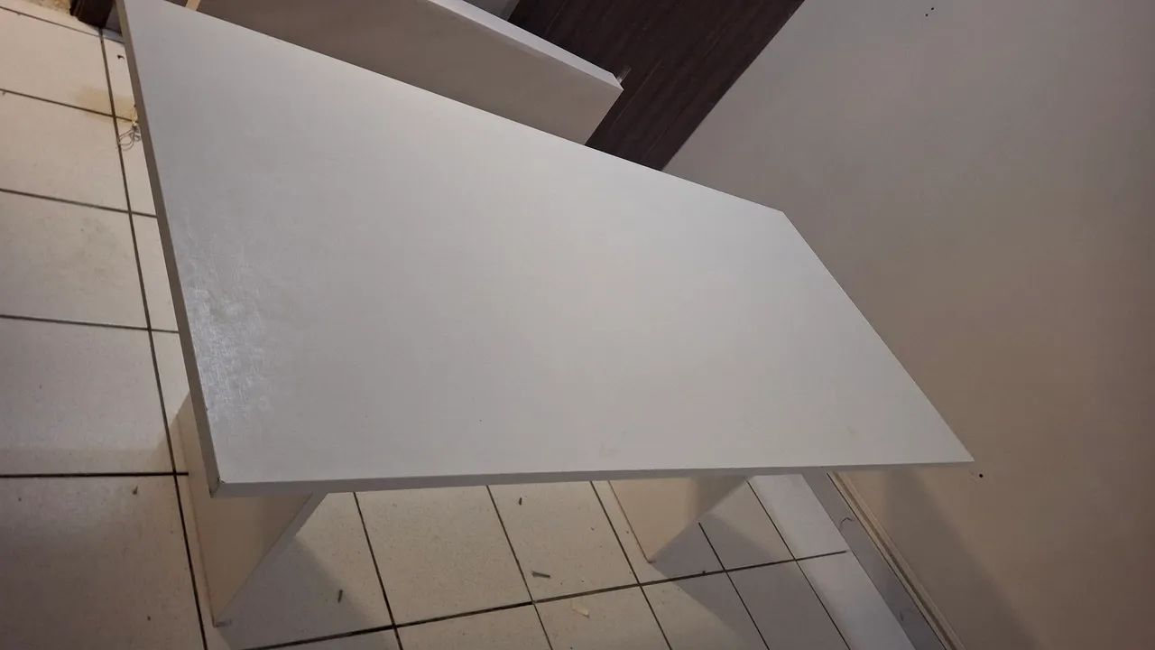 Mesa branca 1,80m por 80cm - Foto 3