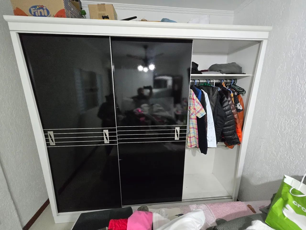 Conjunto de um  Guarda roupa e uma cômoda  da marca bartira muito conservada. - Foto 3