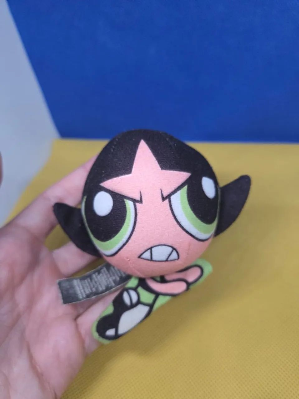 Boneca de pelúcia da personagem Docinho