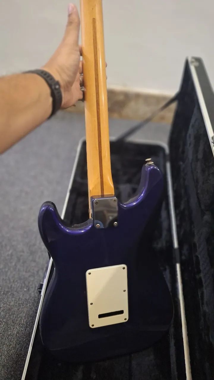 Guitarra Fender Stratocaster Mexicana c/case - Foto 4