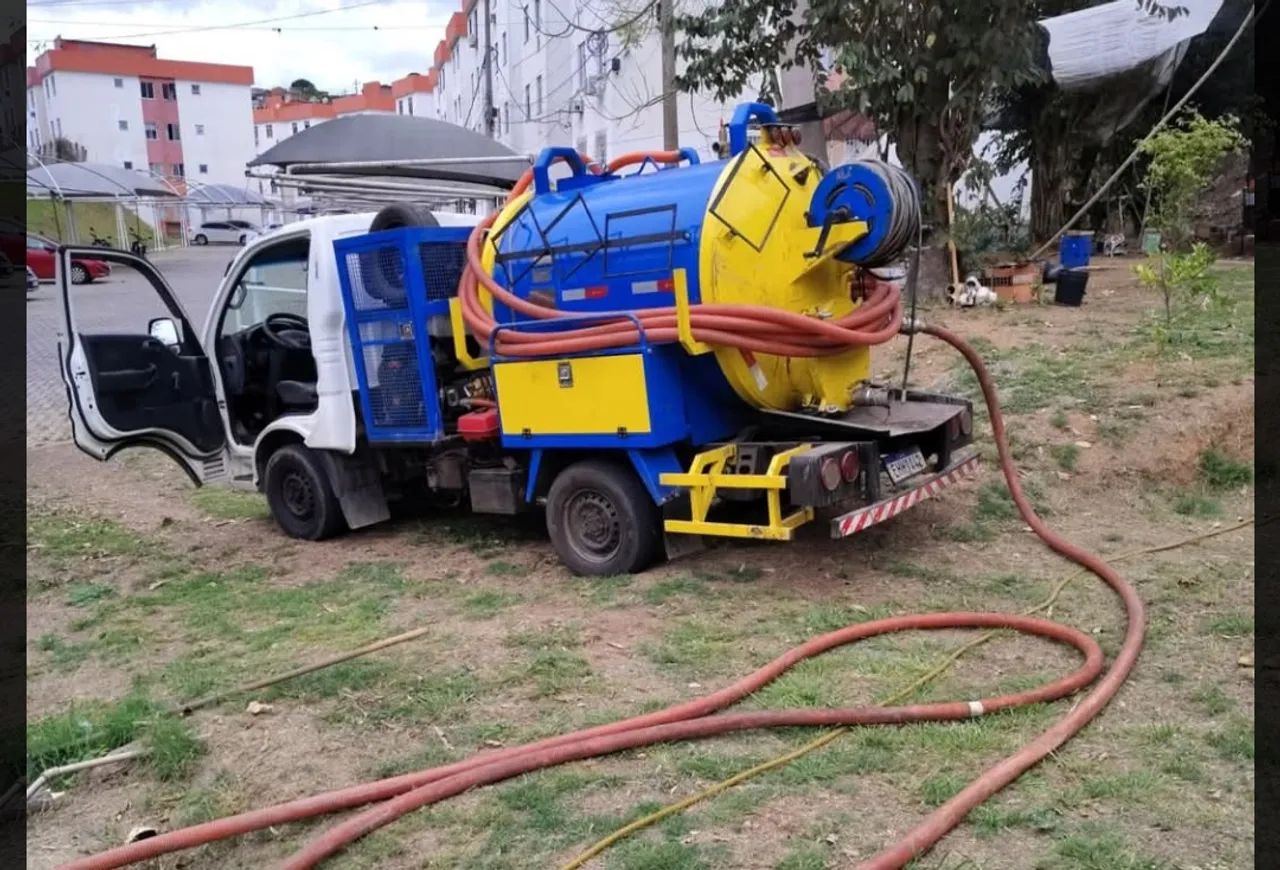  Kia Bongo com tanque de sucção e Hidrojateamento  - Foto 4