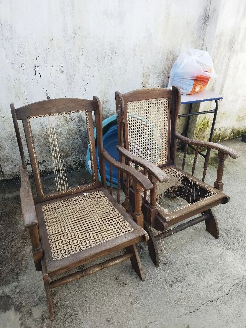 VENDO CADEIRAS DE BALANÇO DE MADEIRA ANTIGAS - Foto 2