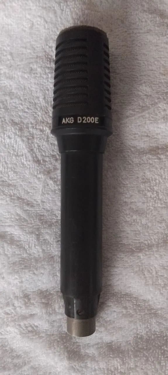 Microfone AKG D200E