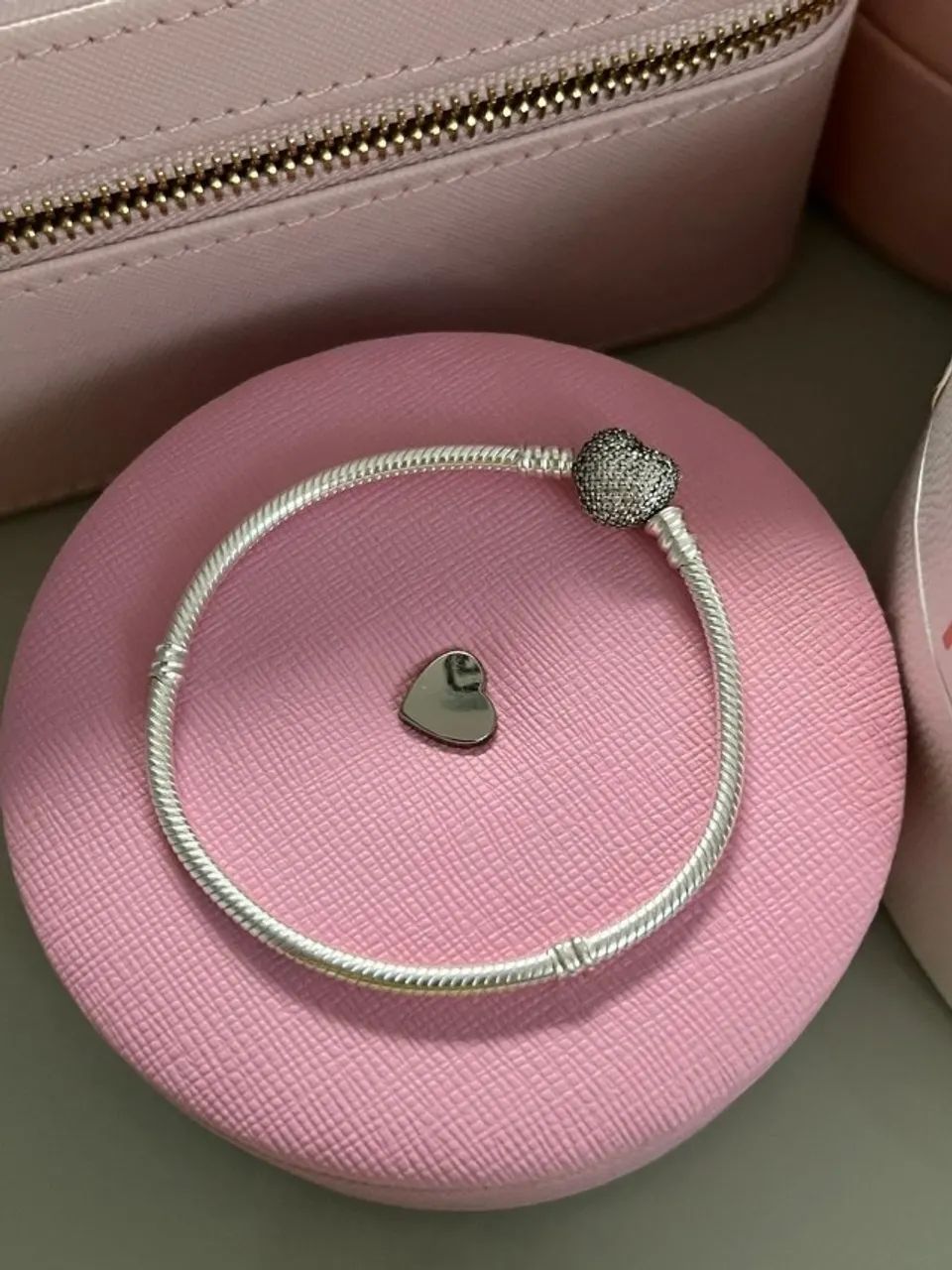 Bracelete Fecho Coração Cravejado Pandora - Foto 2