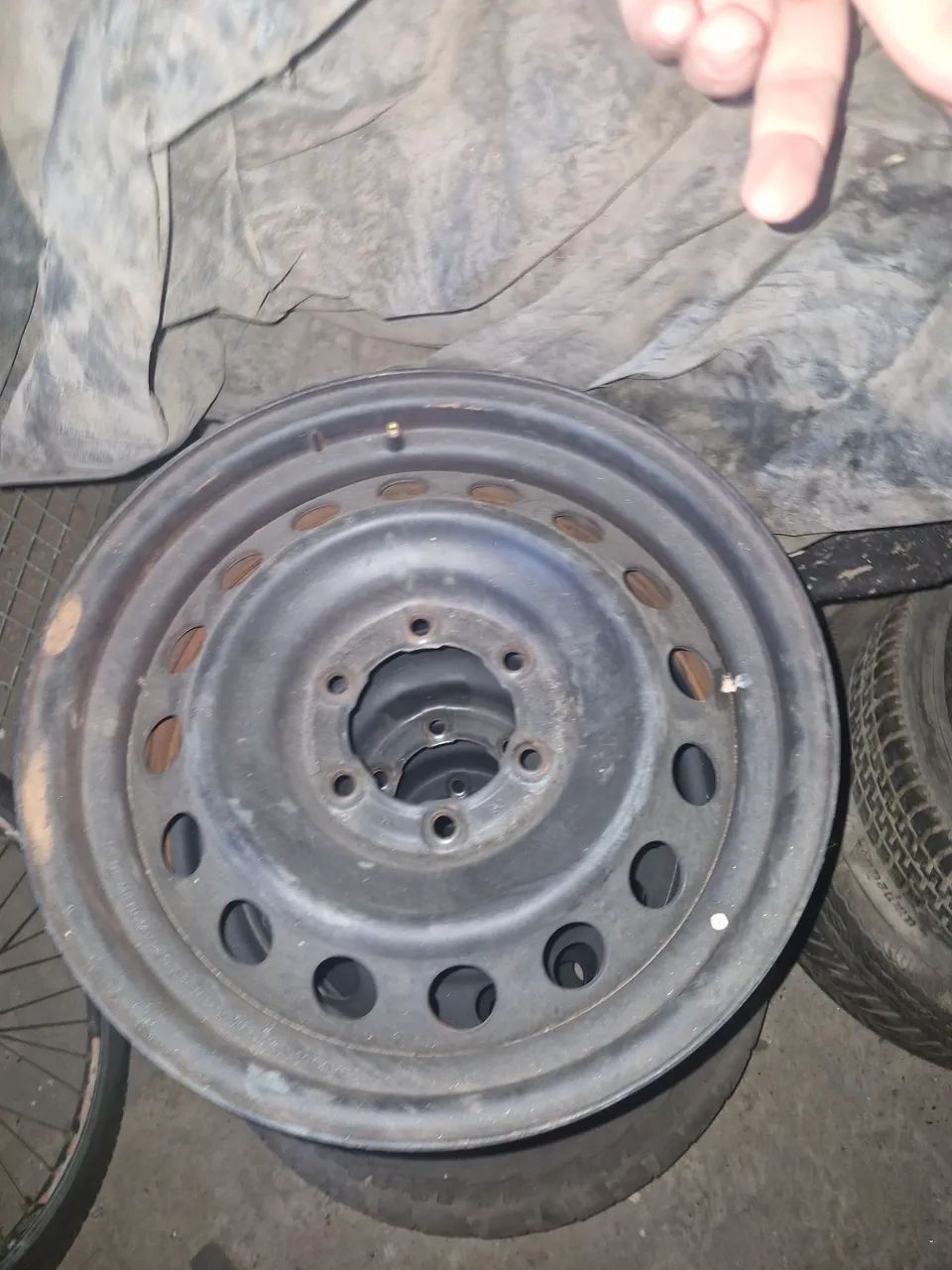 Jogo Roda Hilux aro 17 tala 7 de ferro - Foto 2