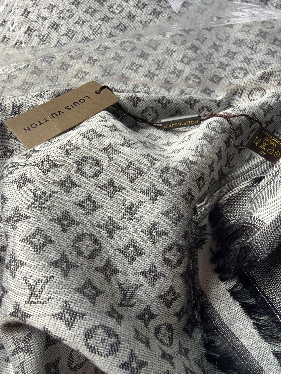Echarpe Louis Vuitton Cinza  - Foto 4
