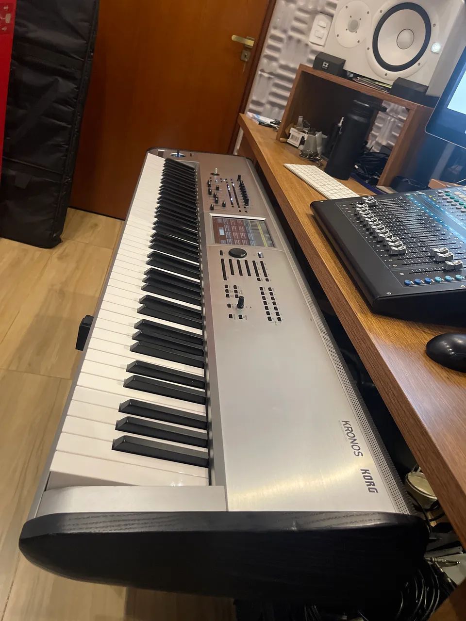 Korg Kronos Platinum  - Foto 2
