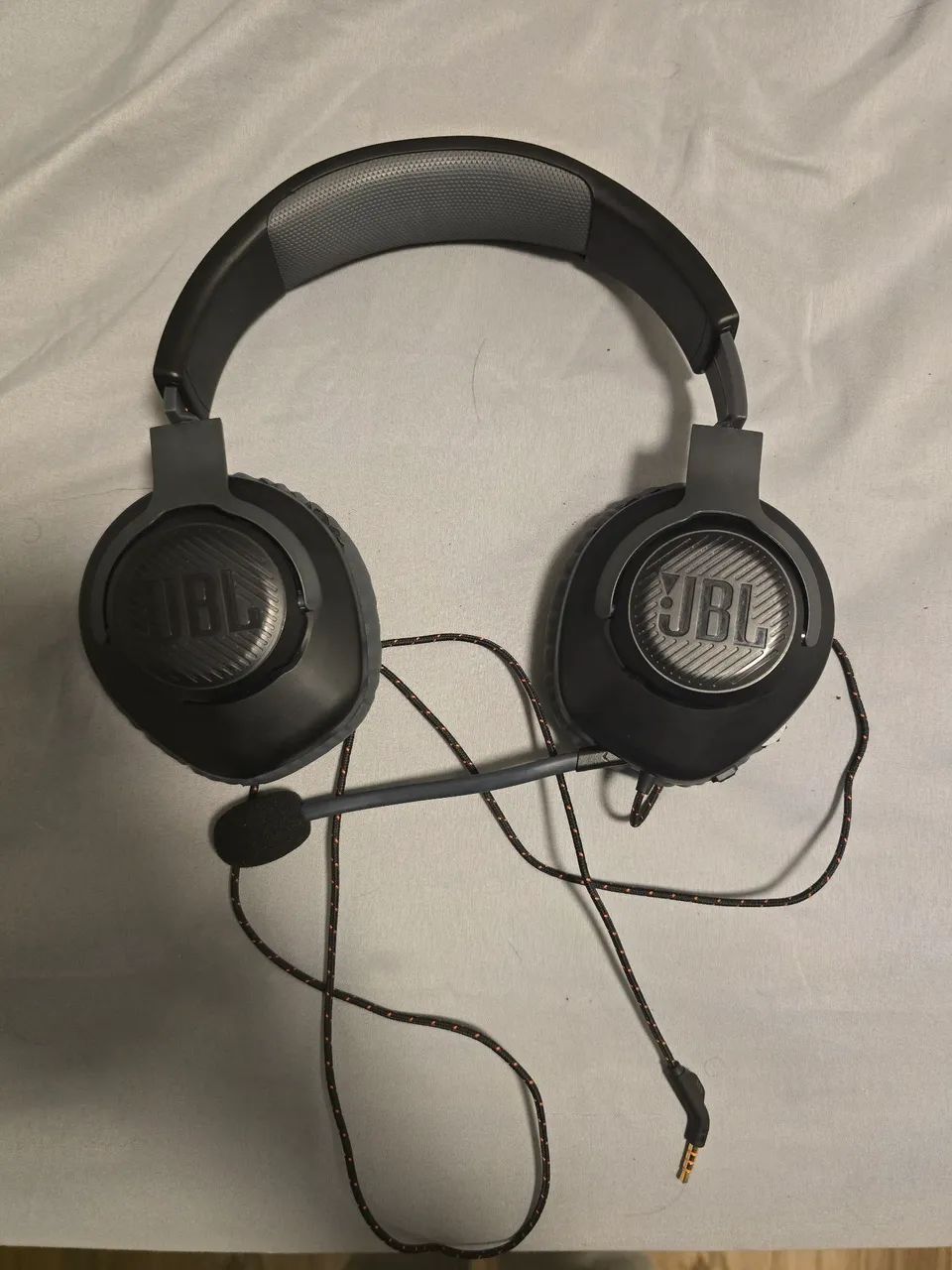 Fone JBL Quantum 100 / Apenas com desgaste na almofada. 