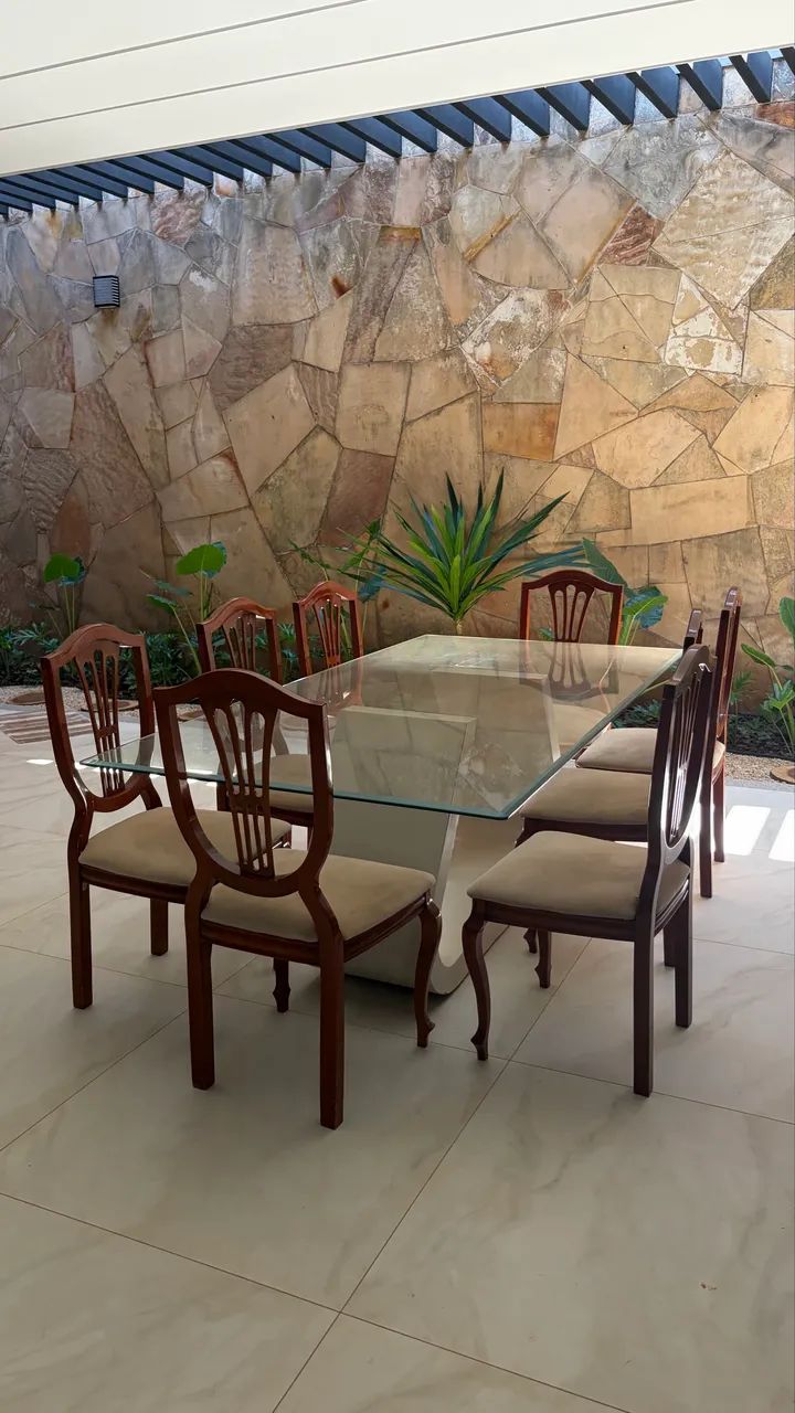 Mesa de Jantar 8 Lugares com Vidro Bisotado 10mm + 8 Cadeiras