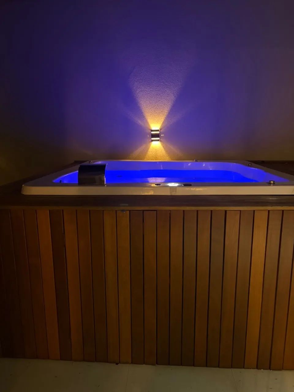 Jacuzzi/SPA 5 lugares com deck madeira cumarú