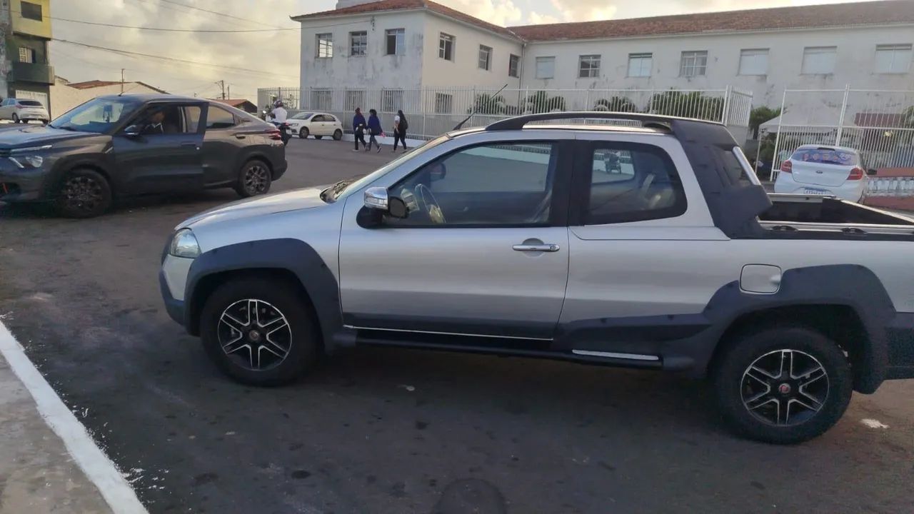 Fiat Strada Adventure1.8/ 1.8 Locker Flex CD 2012 - Foto 5