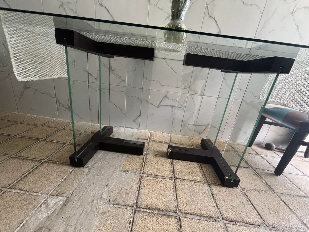 Tampo de mesa com vidro sem cadeiras 