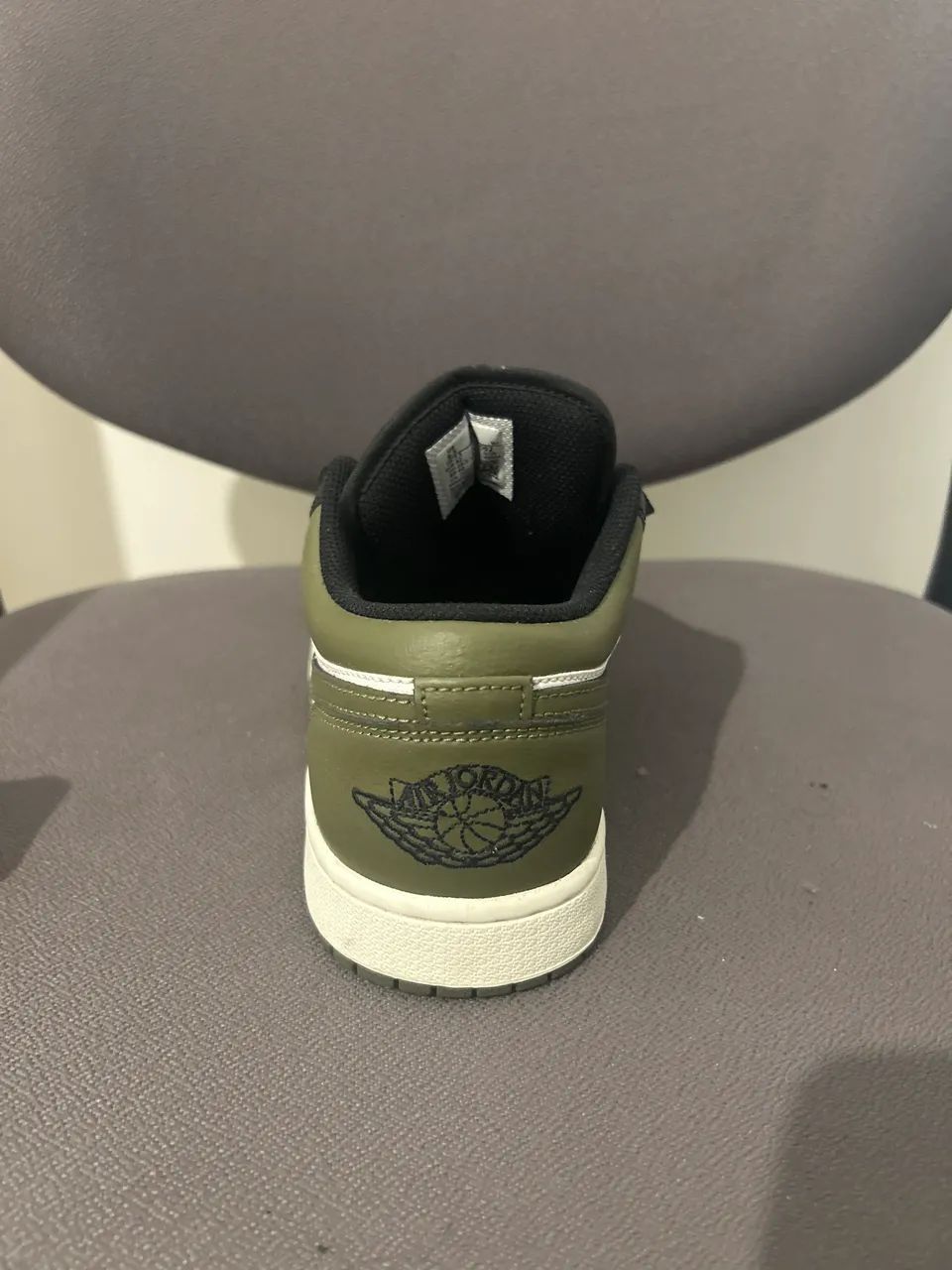 TÊNIS AIR JORDAN 1 LOW - PRETO E VERDE - Foto 2