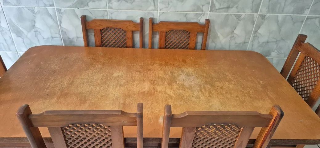 Mesa de madeira com 6 cadeiras - Foto 4