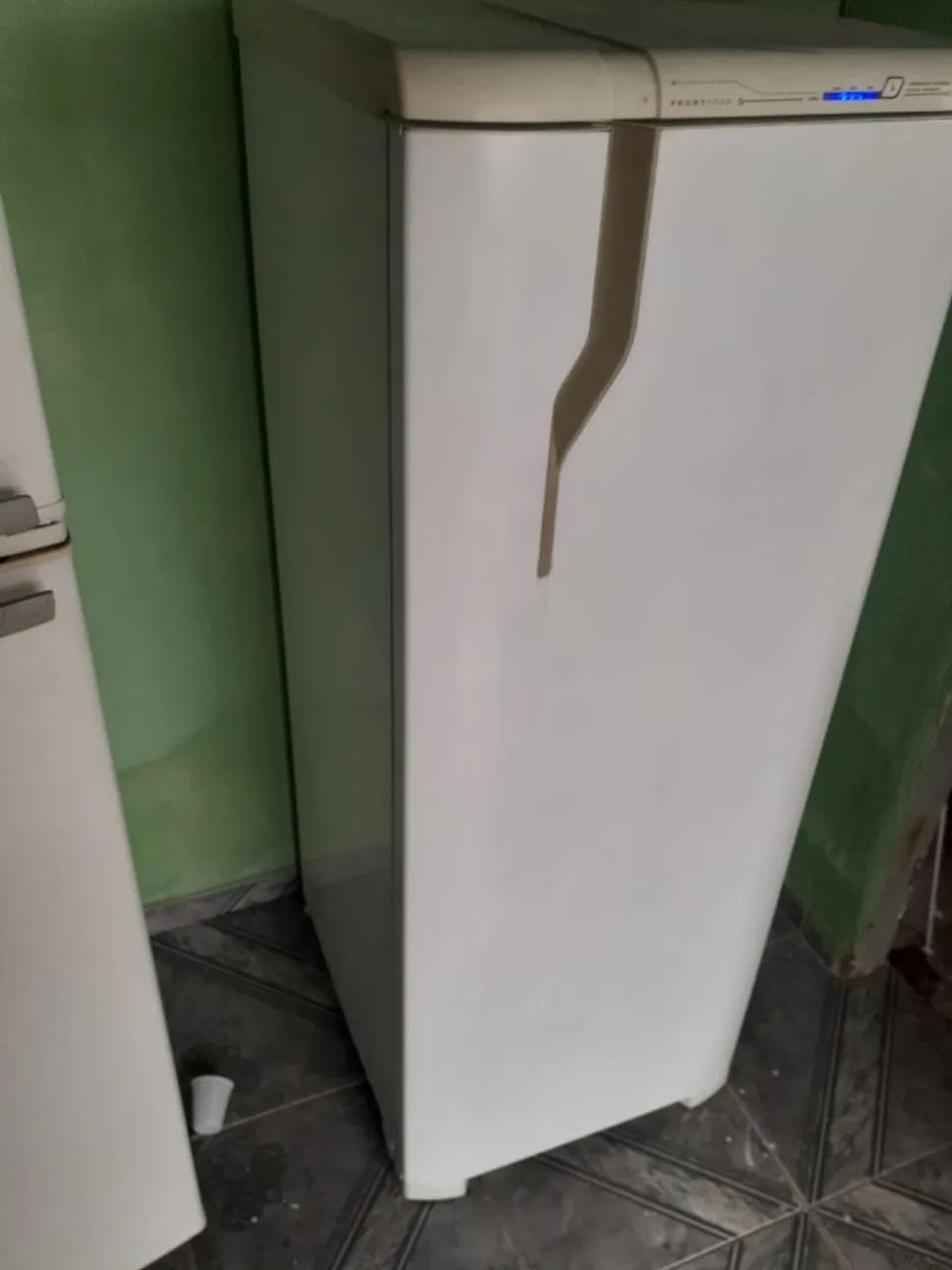 Vendo geladeira Eletrolux ótima  - Foto 2