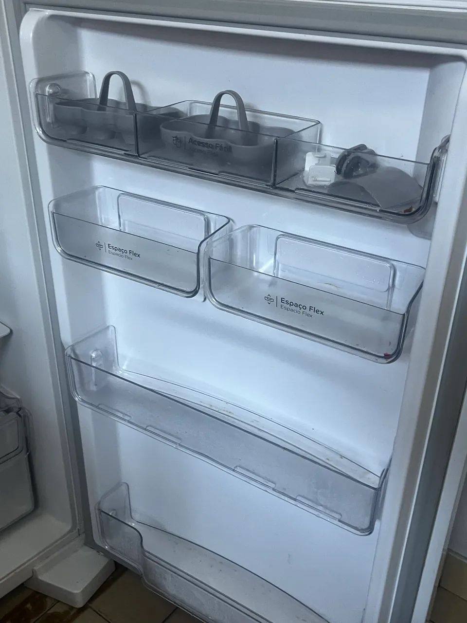 Vende-se geladeira semi nova - Foto 4