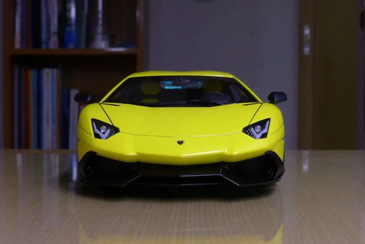 Lamborghini Aventador 50th anniversary Autoart signature escala 1